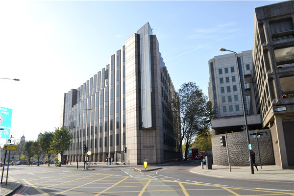 英国伦敦商业金融学院是一所享负盛名的学校