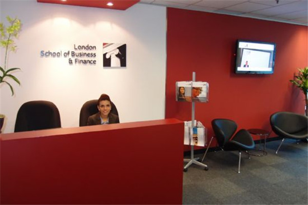 伦敦商业金融学院向学生提供免费在线MBA课程