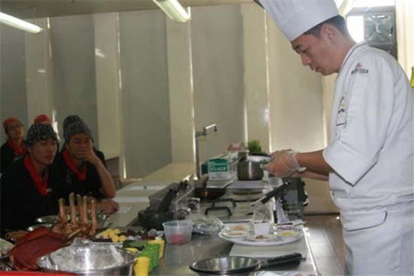 新加坡香阳环球厨师学院留学生如何保护自身安全